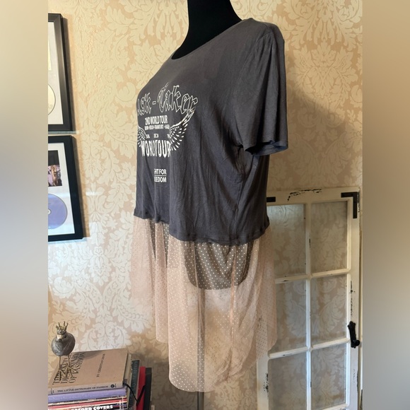 Super Cute Cloud Chaser Peplum Top With Asymmetric Pink Lace Skirt! - Picture 4 of 12